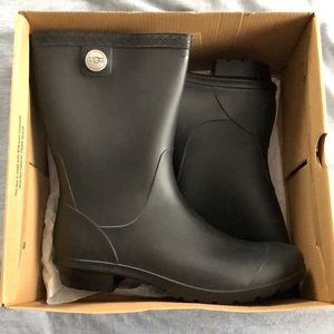 NWOT Women’s Black Sienna Matte Rain Boots